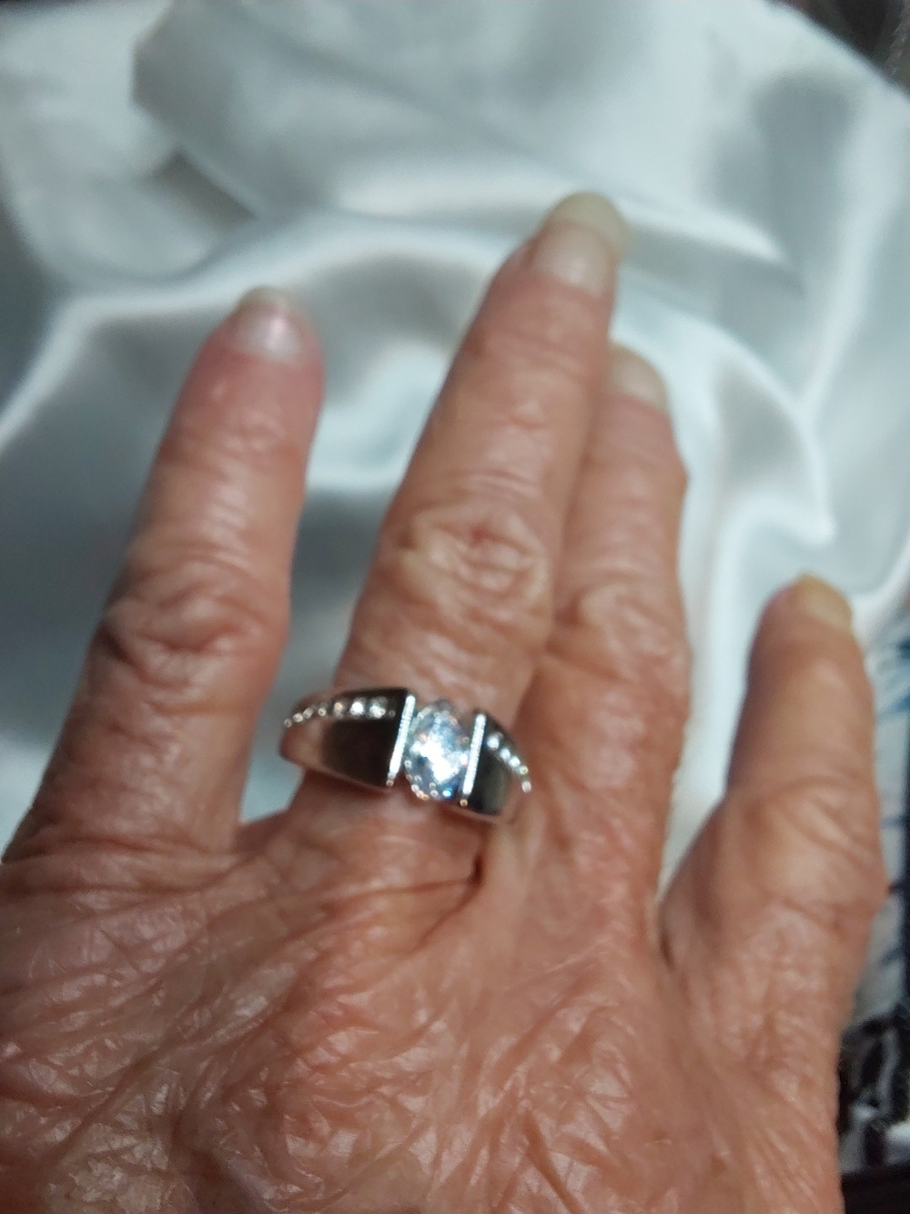 LOVELY Ringʻþ⁴ - Picture 5 of 8